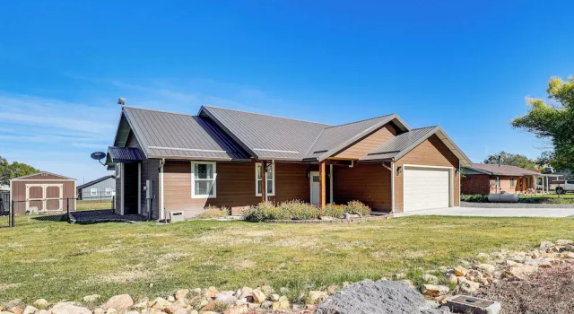Hike & Ski! Home w/ Dog-friendly Yard in Eagar