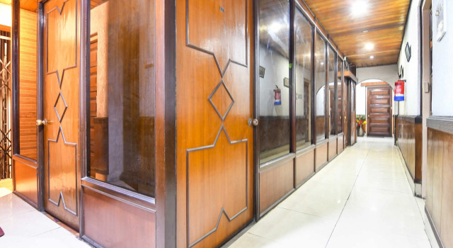 Townhouse Salt Lake Company Serviced, Prenota Hotel Calcutta 
