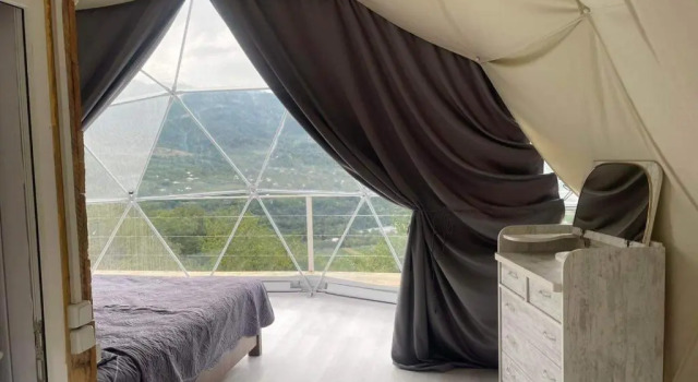 4 seasons. 4 სეზონი Glamping Georgia Racha, Book Campingplads Hoteller i Racha med parkering, Parkering