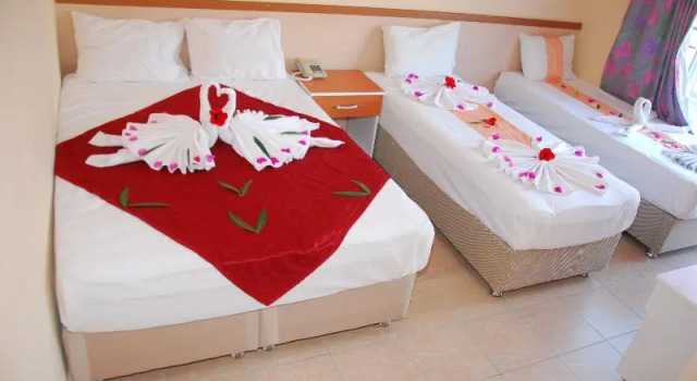 Трёхместный номер Standard с балконом Angora Hotel