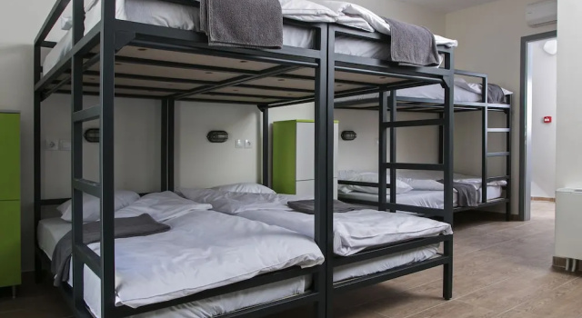 Кровать в общем номере Varad INN