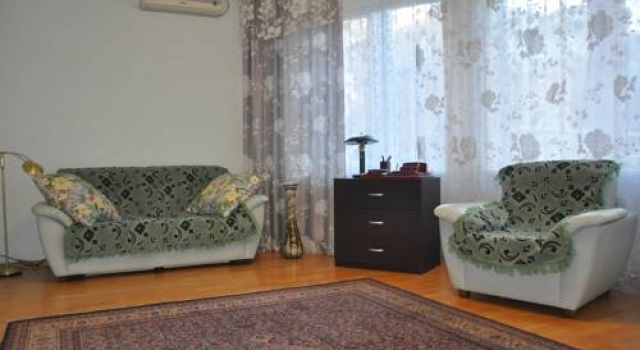 Apartment on Filimonovskaya