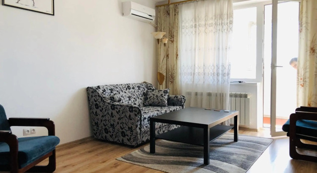 Clean apartment on Lunacharskogo street