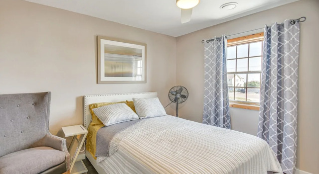 Bright Kitty Hawk Home w/ Hot Tub, Walk to Beach!