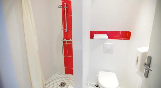 Четырёхместный номер Comfort Hotel Montchapet