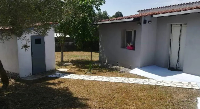 Коттедж Kalithea family house with 3 bedrooms