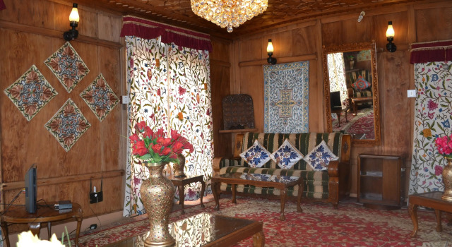 Peacock Houseboats, Забронировать Отель Сринагар Jammu & Kashmir Ski