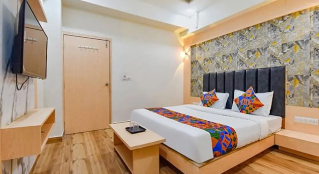Номер Deluxe FabHotel Symphony Grand - Inside Barcelona Complex