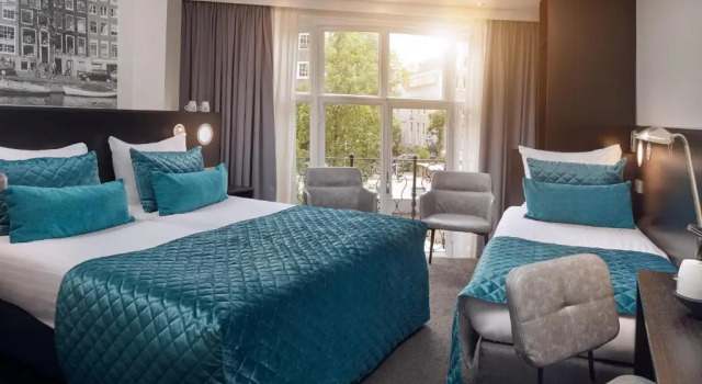 Трёхместный номер с видом на канал Singel Hotel Amsterdam