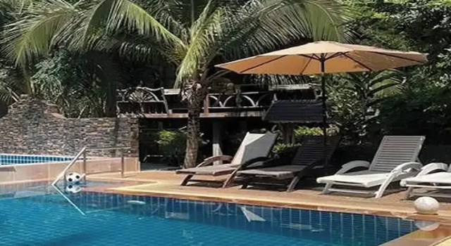 Четырёхместный номер Standard с балконом Boutique Village Hotel