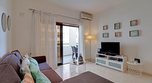 Armacao de Pera with Pool by Homing, Varaa Hotelli Porches Albufeira