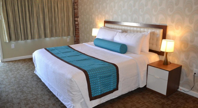 Двухместный номер Standard с балконом The Freeport Inn and Marina