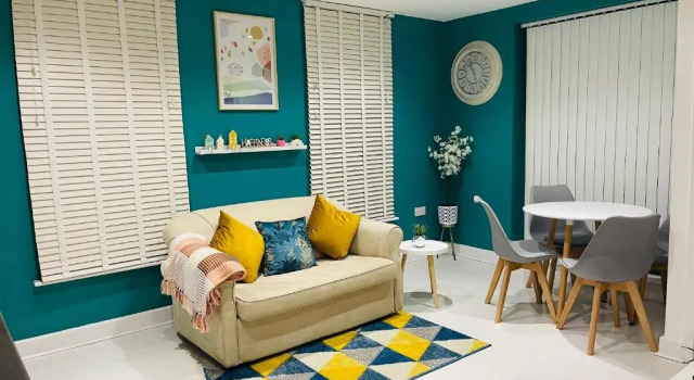 Коттедж Cheerful 2-bed townhouse in Wakefield with parking