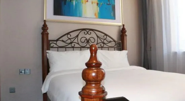 Люкс Homeinn Yiju Hotel (Yantai High-Speed Railway Station Red Star Macalline)