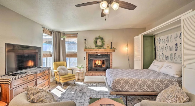 Williams Studio on Famous Route 66 With Fireplace!