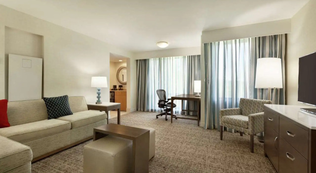 Люкс Embassy Suites by Hilton Philadelphia Valley Forge