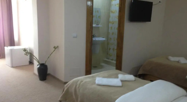Hotel Adial, Varaa Motelli Hotellit Carpathians - Romania uima-altaalla, Uima-allas