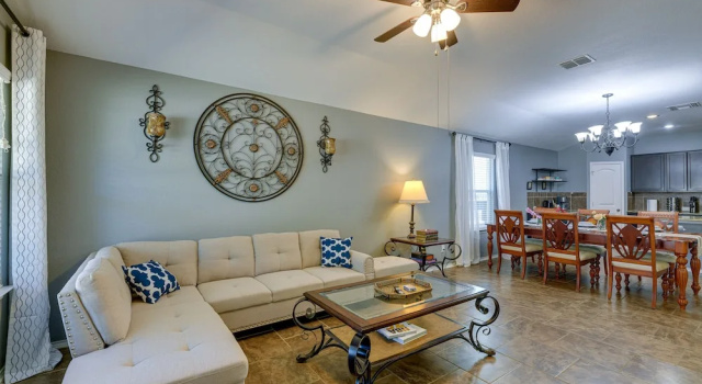 Коттедж с 4 комнатами Beautiful San Antonio Home w/ 75" TV & King Bed