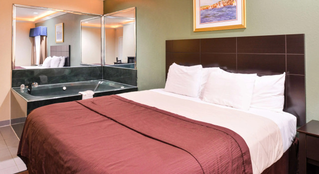Люкс Luxury Americas Best Value Inn-Baytown