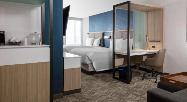 Четырёхместный люкс c 1 комнатой с видом на город SpringHill Suites Kansas City Airport