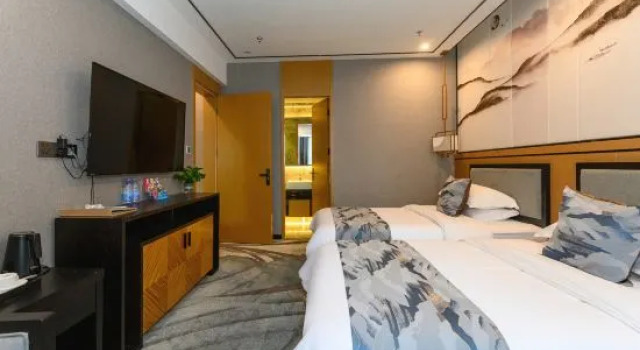 Семейный люкс Huafu Hotel