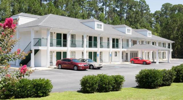 Четырёхместный номер Standard Super 8 by Wyndham Statesboro