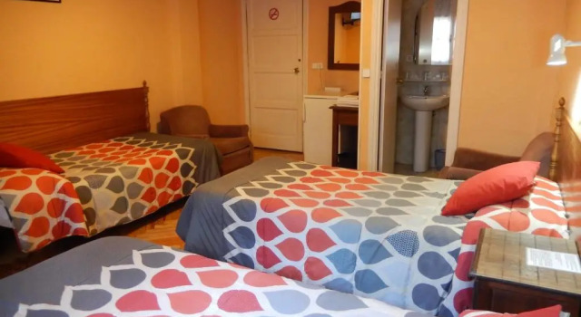 Трёхместный номер Standard Hostal San Martin