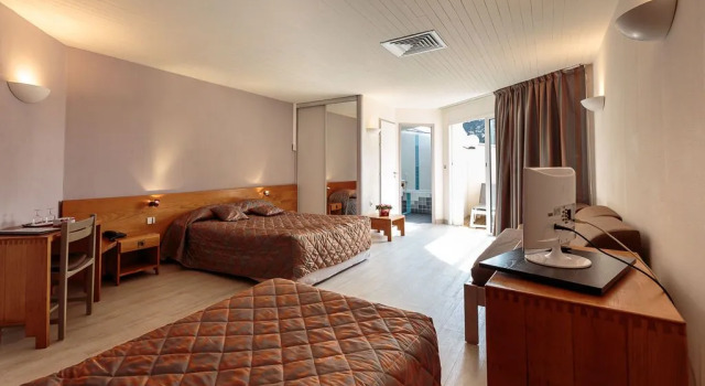 Hotel Les Grenettes, Забронировать Отель Сент-Мари-де-Ре Иль-де-Ре