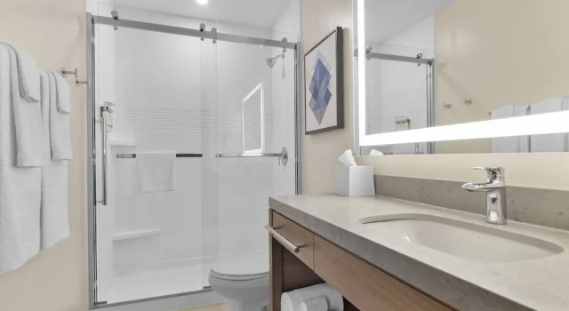 Четырёхместная студия Candlewood Suites Collingwood by IHG