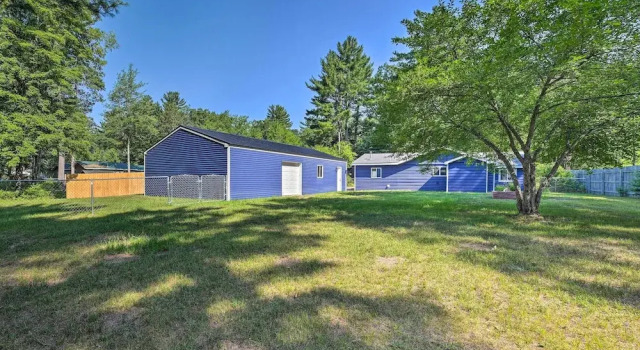 Коттедж Prudenville Retreat w/ Yard ~ 1 Mi to Lake!