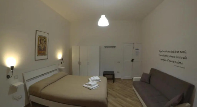 GuestHouse Marcanto - Duomo, Забронировать Отель «постель и завтрак» Неаполь Кампания, рядом с Церковь Пио Монте делла Мизерикордия