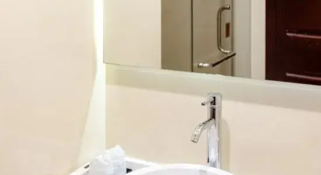 Кровать в общем номере (женский номер) Linyuan Hotel