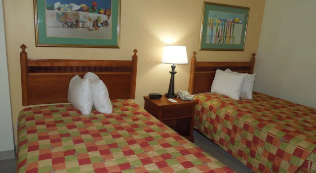 Sun & Sand Resort Oceanfront Suites, Забронировать Курортный отель Отели Вирджиния-Бич с парковкой, рядом с Пасифик авеню, Парковка