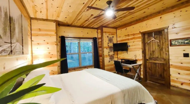 Коттедж с 3 комнатами Fishers of Zen - Broken Bow Vacation Cabin