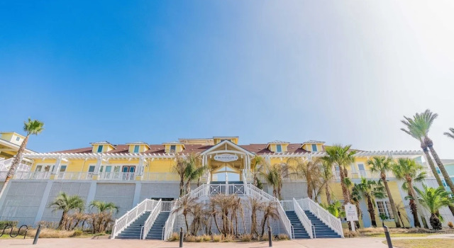 Pelican Pointe 2 Bedroom Condo