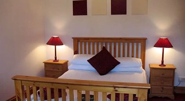 The Jolly Huntsman, Book Hotel Chippenham Wiltshire