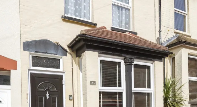 Cecil House - An Inviting 3-bedroom in Rochester, Забронировать Отель Отели Англии 3 звезды, 3*