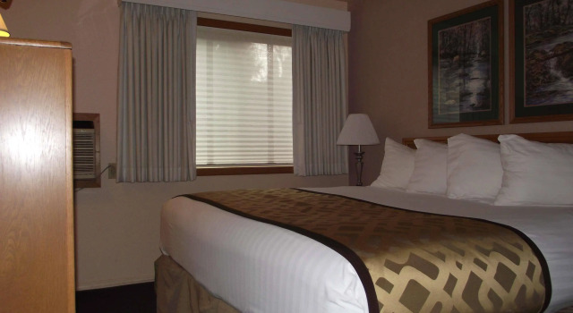 RiverTree Inn & Suites