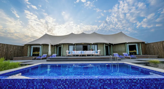 Тент с 3 комнатами с частичным видом на море Kingfisher Retreat by Sharjah Collection