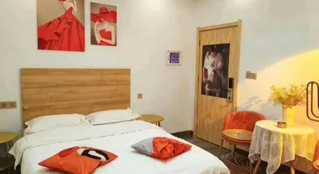 Luliang May Flower City Homestay, Rezerwuj Hotel Hotele w Qujing z parkingiem, Parking