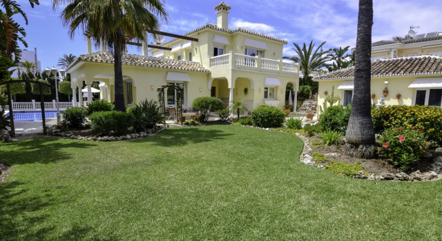 20001 - Exquisite Villa 50M To Beach, Забронировать Вилла Коттеджи Марбелья, Коттедж