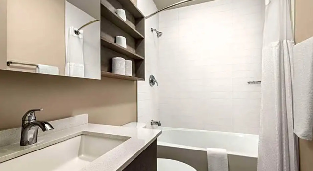 Двухместный люкс Microtel Inn & Suites Montreal Airport - Dorval QC