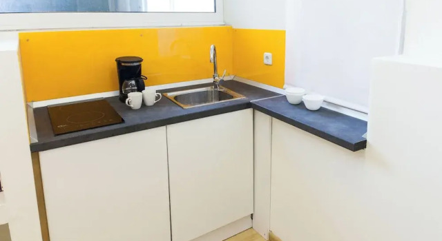 Minimalist Modern Nea Kifisia Studio