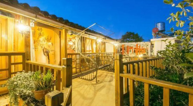 Youyangju Hostel, Забронировать Хостел Отели Лицзян с парковкой, рядом с Улица Сквер-стрит Древнего города Даянь, Парковка