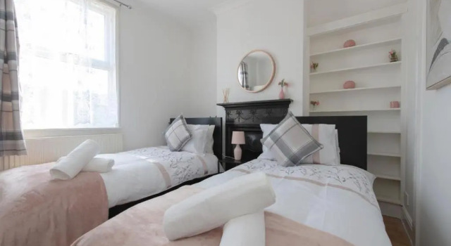 The Mount 3 Bedroom Relaxation Home, Rezervați Hotel Chatham Kent, aproape de Historic Chatham Dockyard