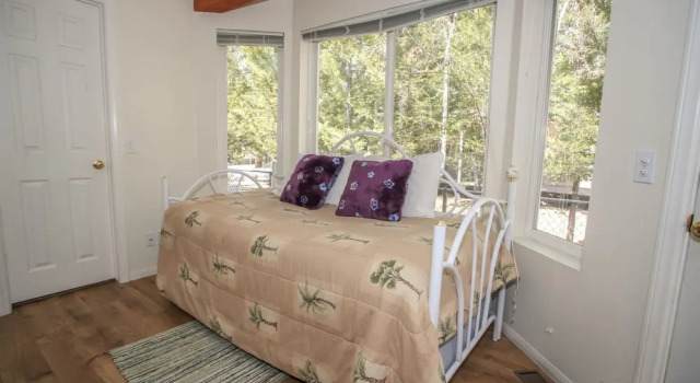 Lamb Family Cabin, Buchen Sie Hotel Hotels in Big Bear Lake mit Parkplatz, Parkplätze