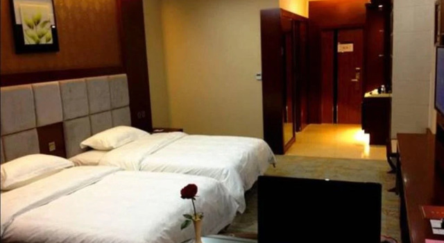 Kunming Tangyun Hotel, Rezerwuj Hotel Hotele w Kunming z parkingiem, Parking