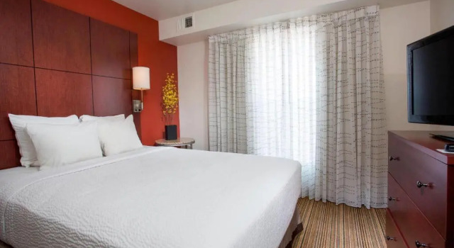 Четырёхместный люкс с 2 комнатами Residence Inn Phoenix Glendale/ Peoria