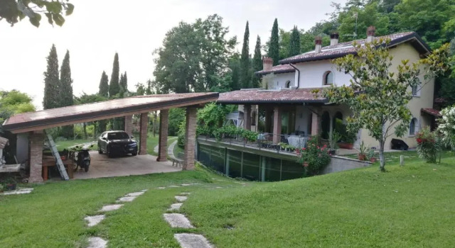 Вилла Villa d'epoca sul Lago di Garda con piscina