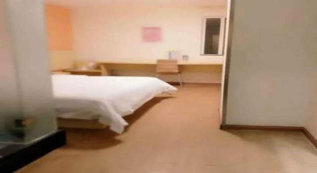 7Days Inn Futian Kouan Subway Station, Rezerwuj Hotel Hotele w Shenzhen z parkingiem, Parking